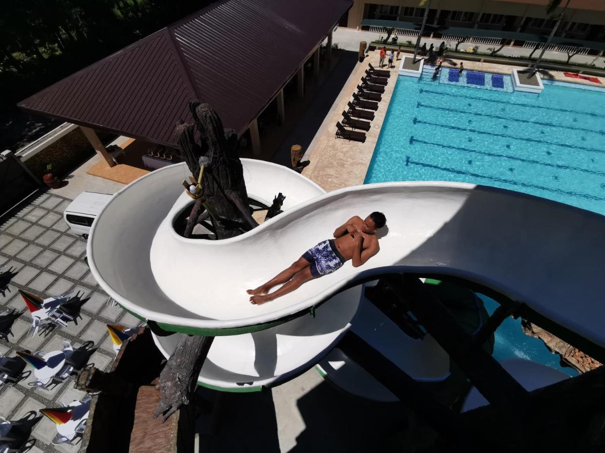 Port Royale Waterpark Resort Dumaguete City Extérieur photo